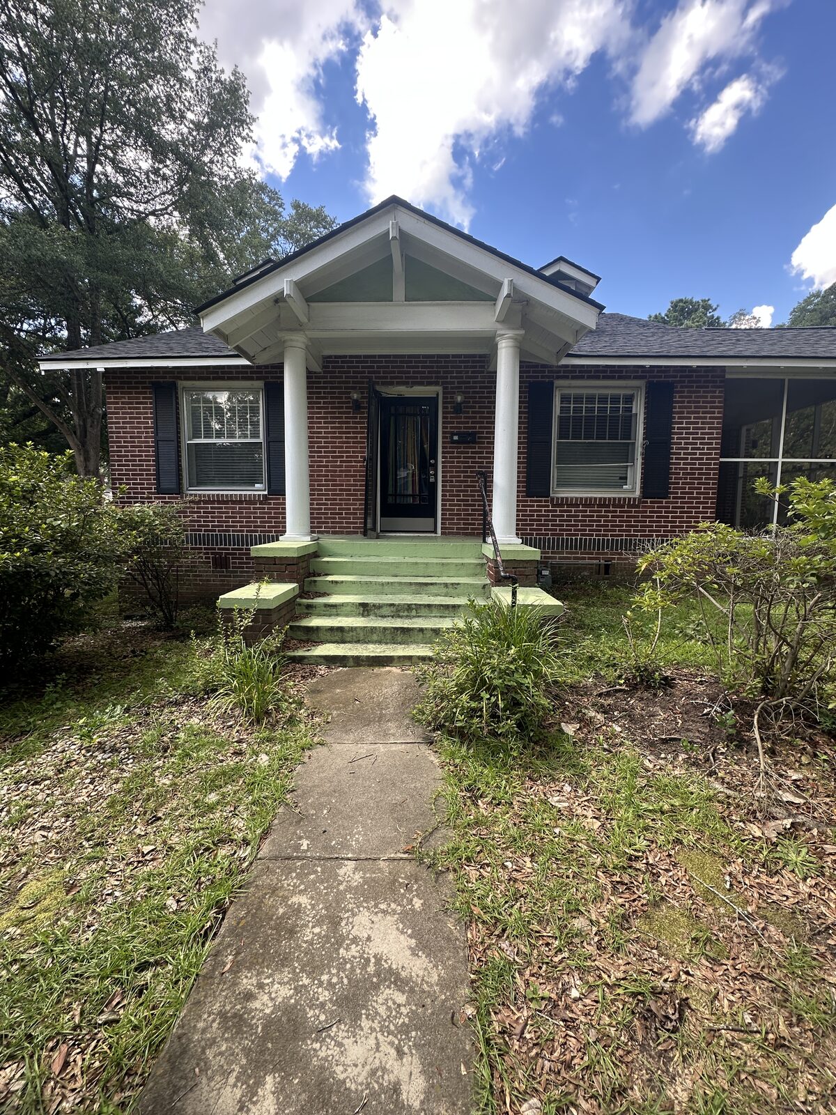 1101 Lancaster St, Columbia, SC before renovation, purchased as-is by Cola Cash Offers